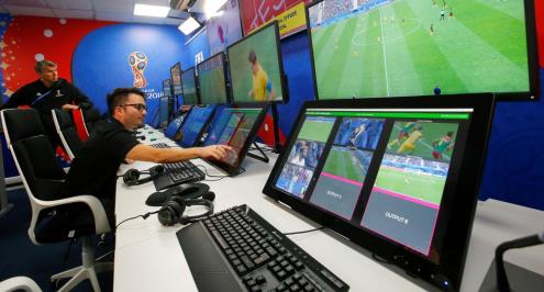 لجنة الحكام: تطبيق VAR يُلغي الحكم الخامس.. وشرط يجب تحققه بجدول الدوري